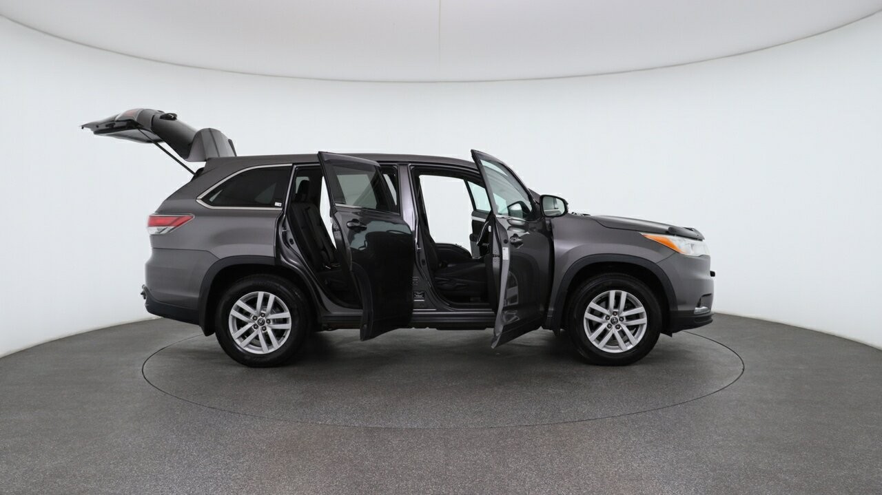 Toyota Kluger image 4