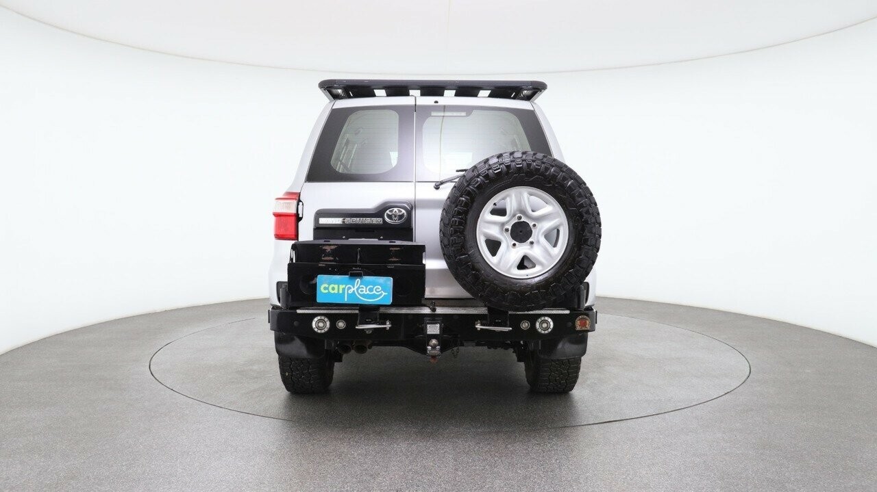 Toyota Landcruiser image 2