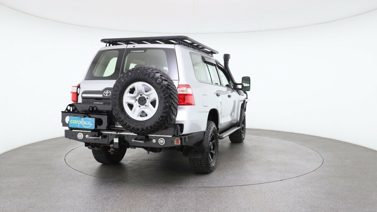 Toyota Landcruiser image 3