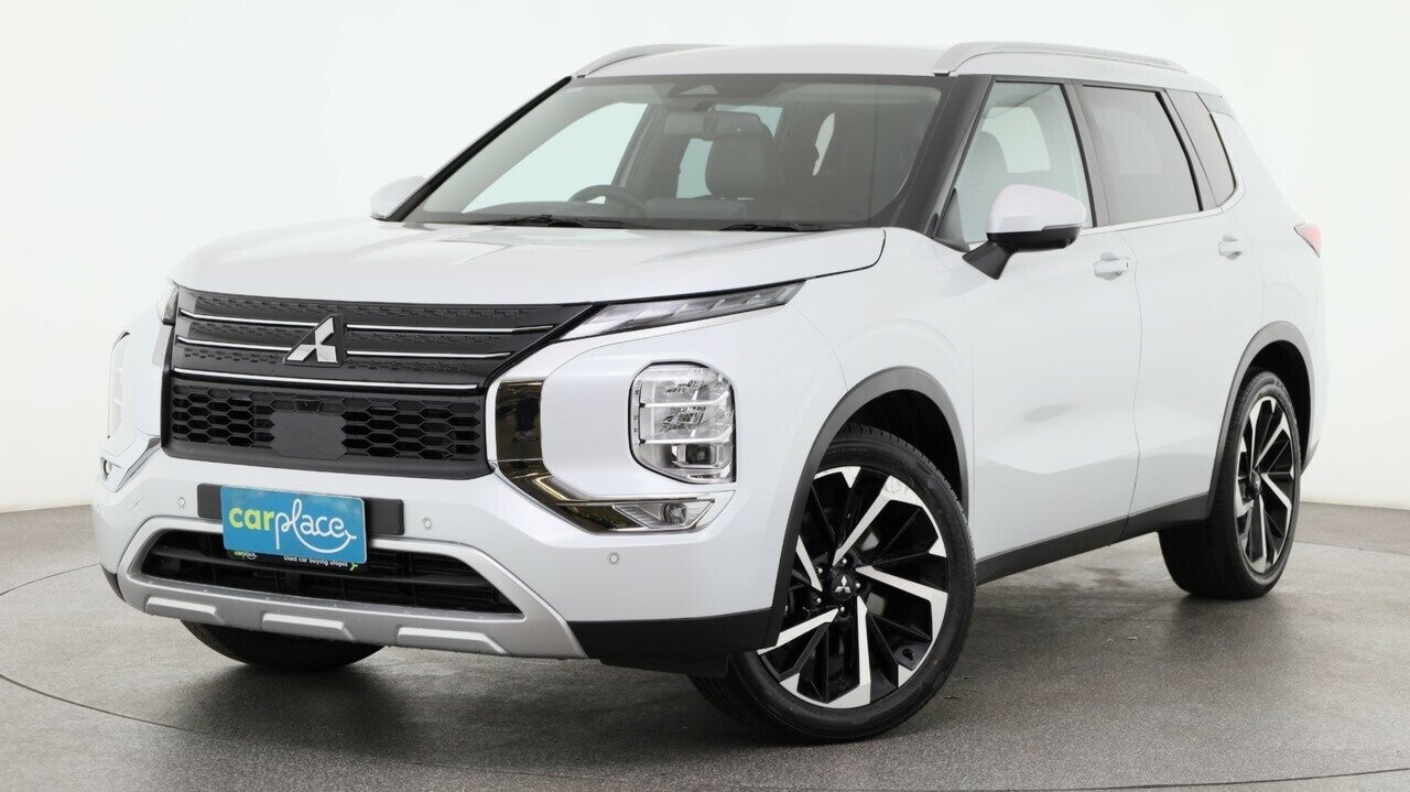 Mitsubishi Outlander image 1