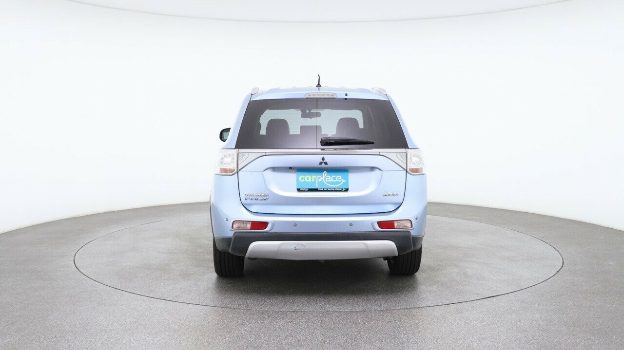 Mitsubishi Outlander image 2