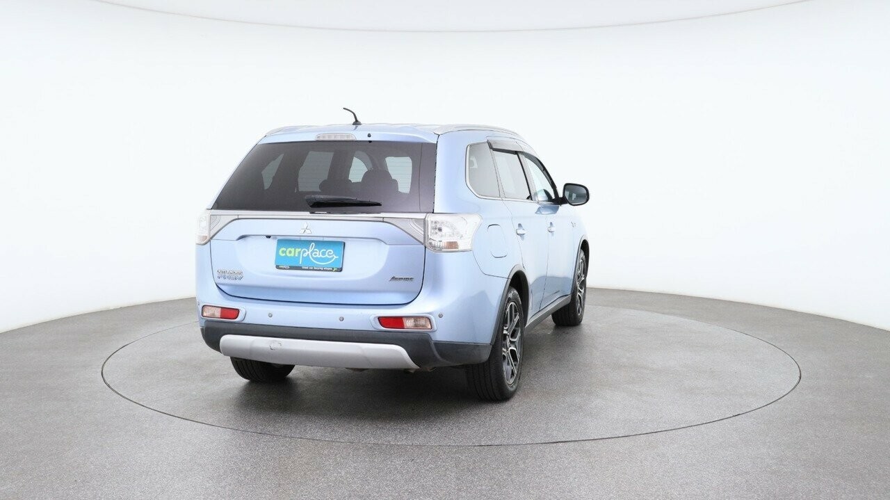Mitsubishi Outlander image 3