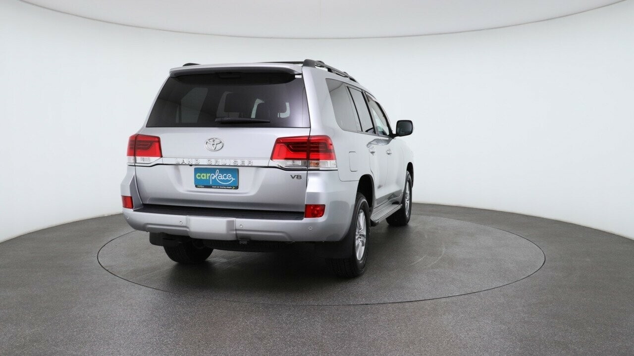 Toyota Landcruiser image 3