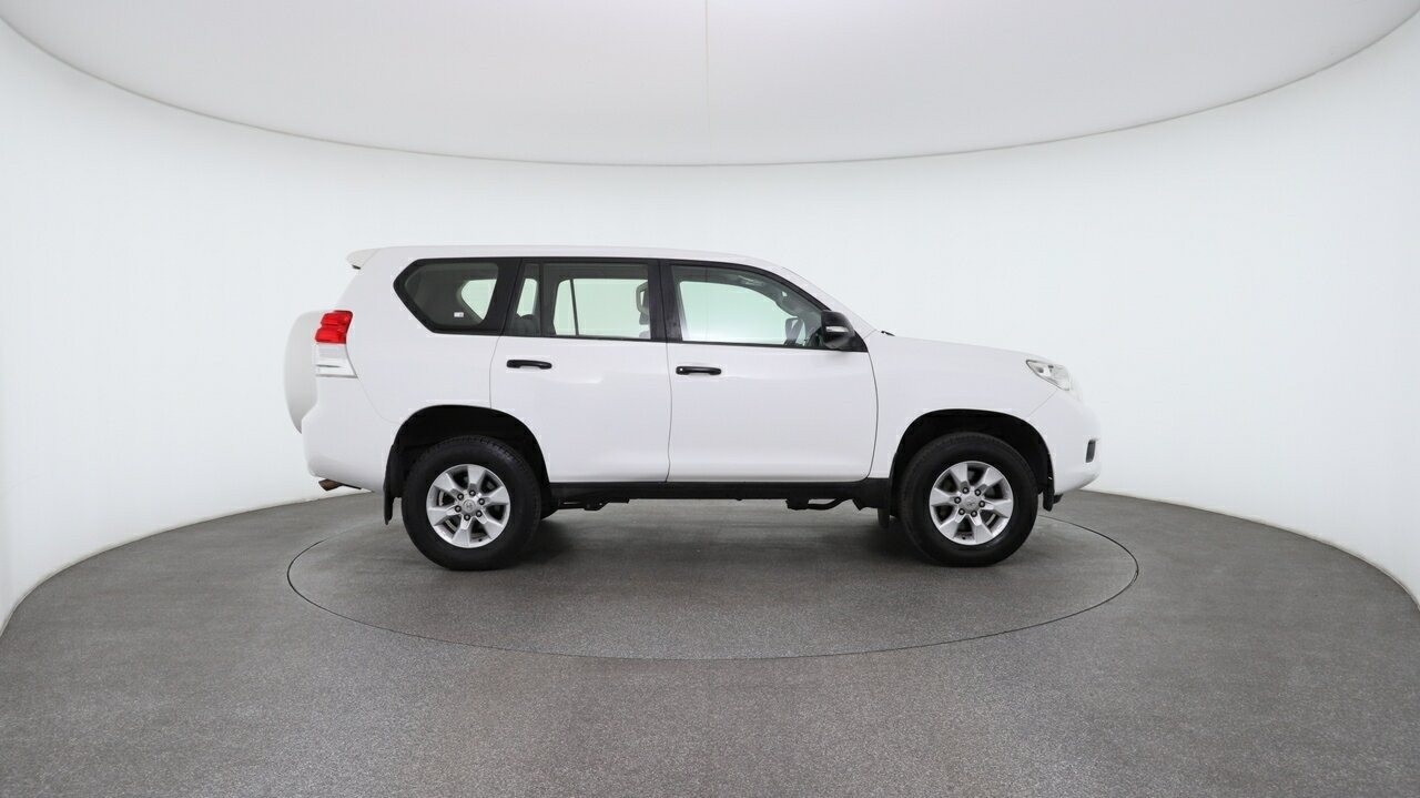 Toyota Landcruiser Prado image 3