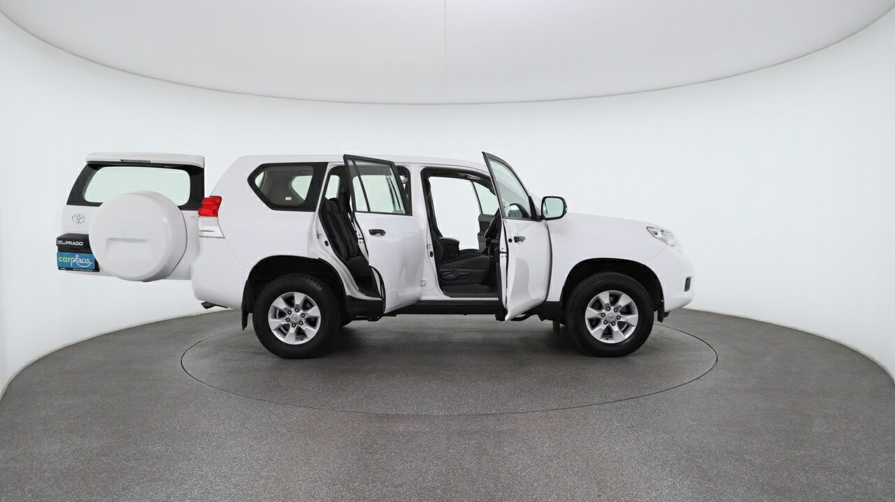 Toyota Landcruiser Prado image 4