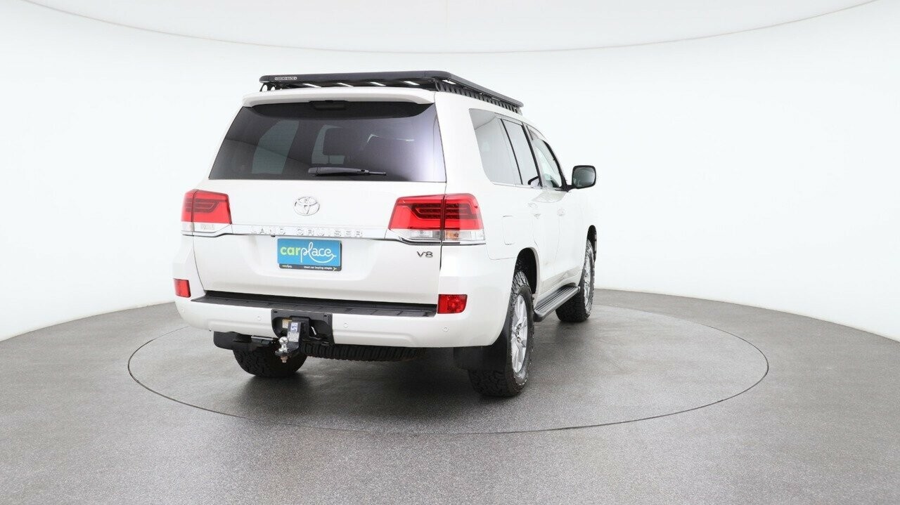 Toyota Landcruiser image 3