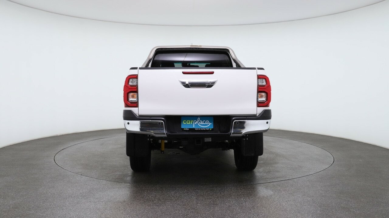 Toyota Hilux image 2