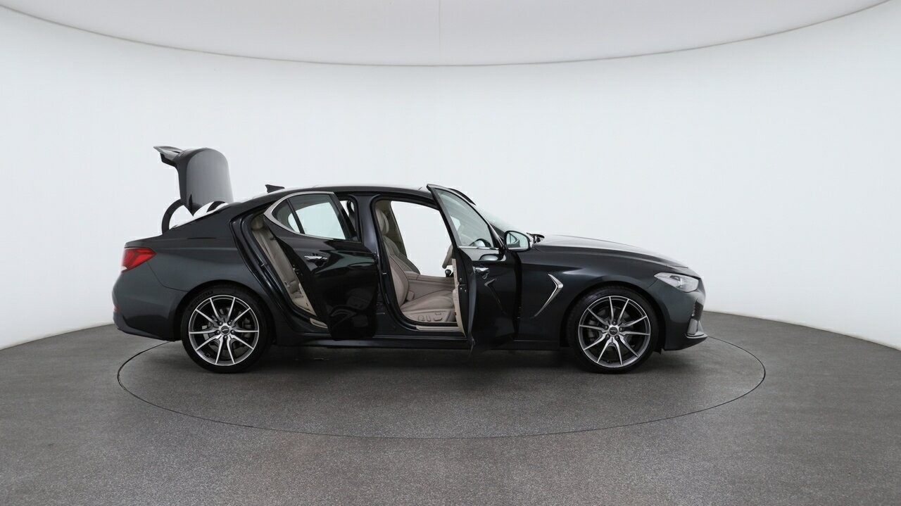 Genesis G70 image 4