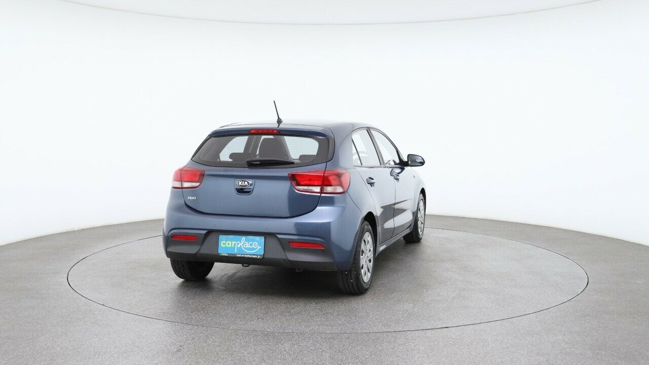 Kia Rio image 3