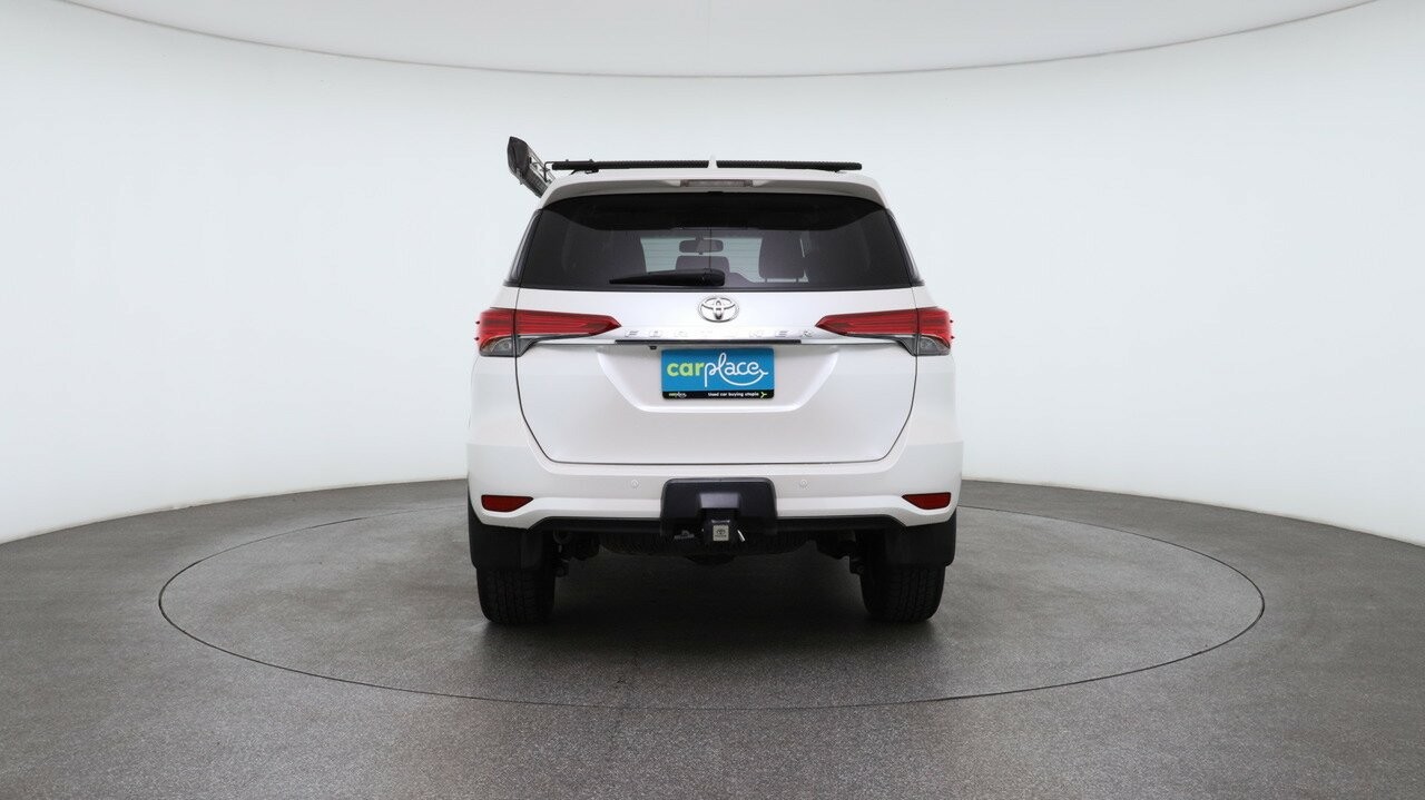 Toyota Fortuner image 2