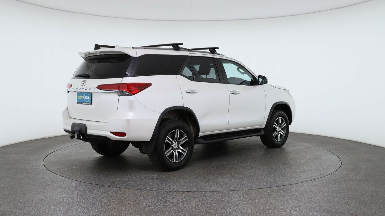 Toyota Fortuner image 3