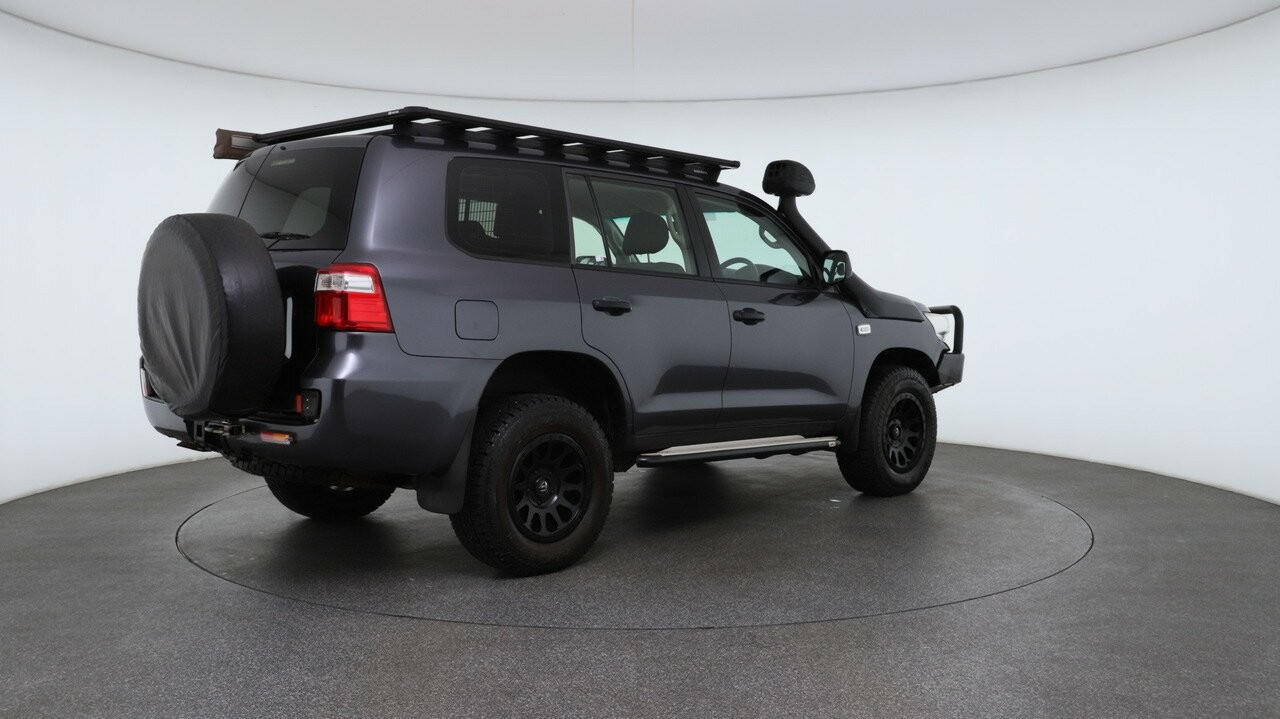 Toyota Landcruiser image 3