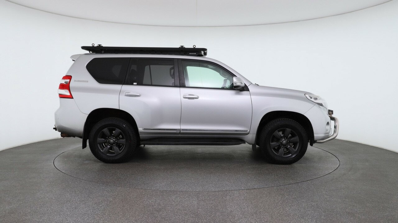 Toyota Landcruiser Prado image 4