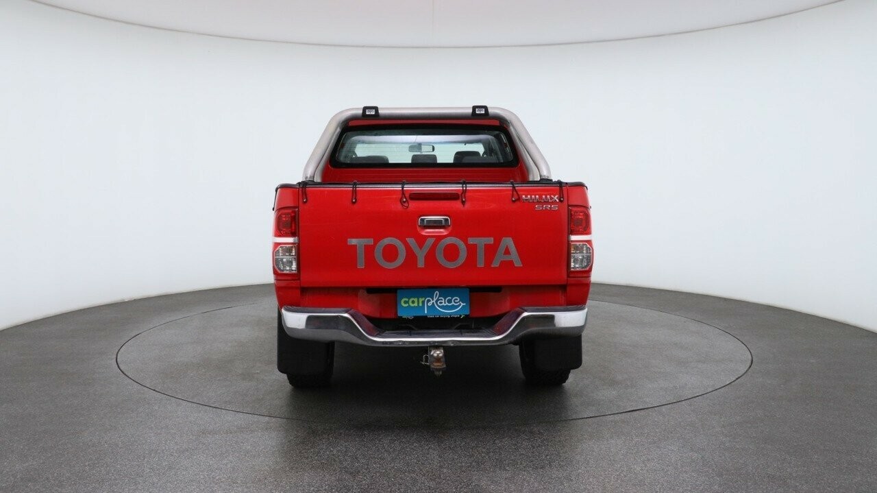 Toyota Hilux image 2
