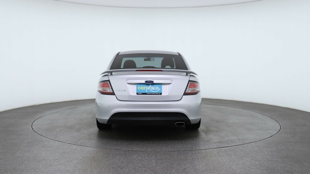 Ford Falcon image 2