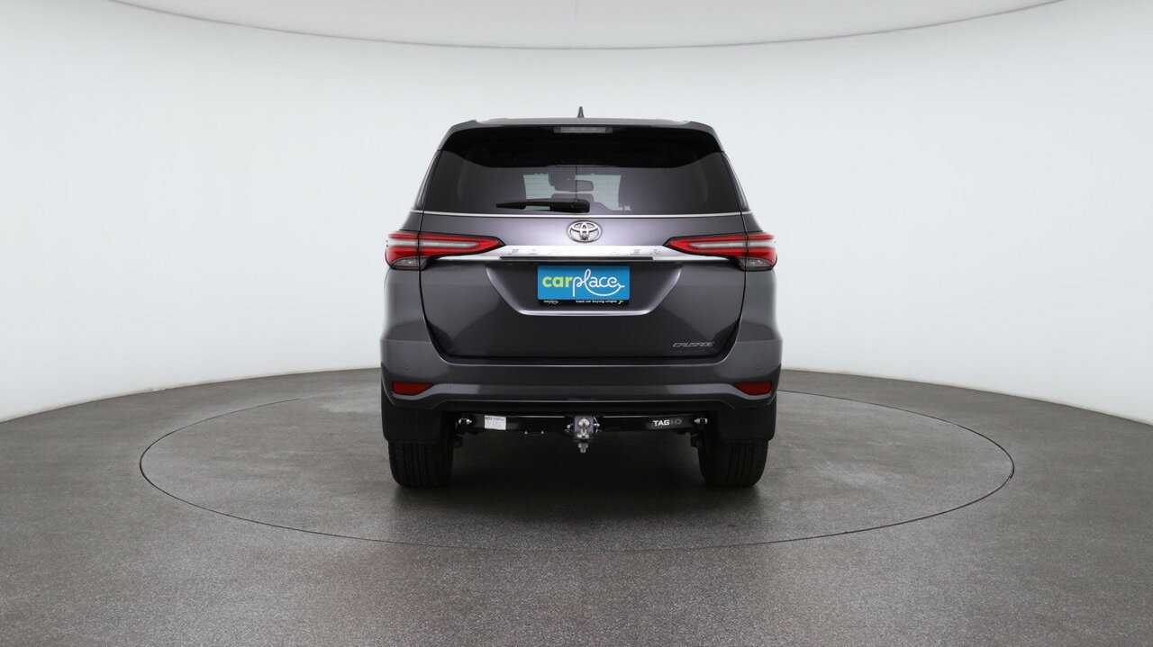 Toyota Fortuner image 2