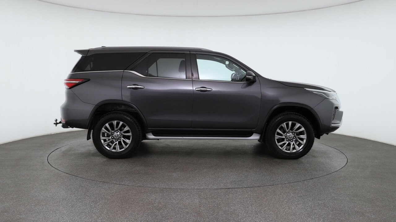 Toyota Fortuner image 4