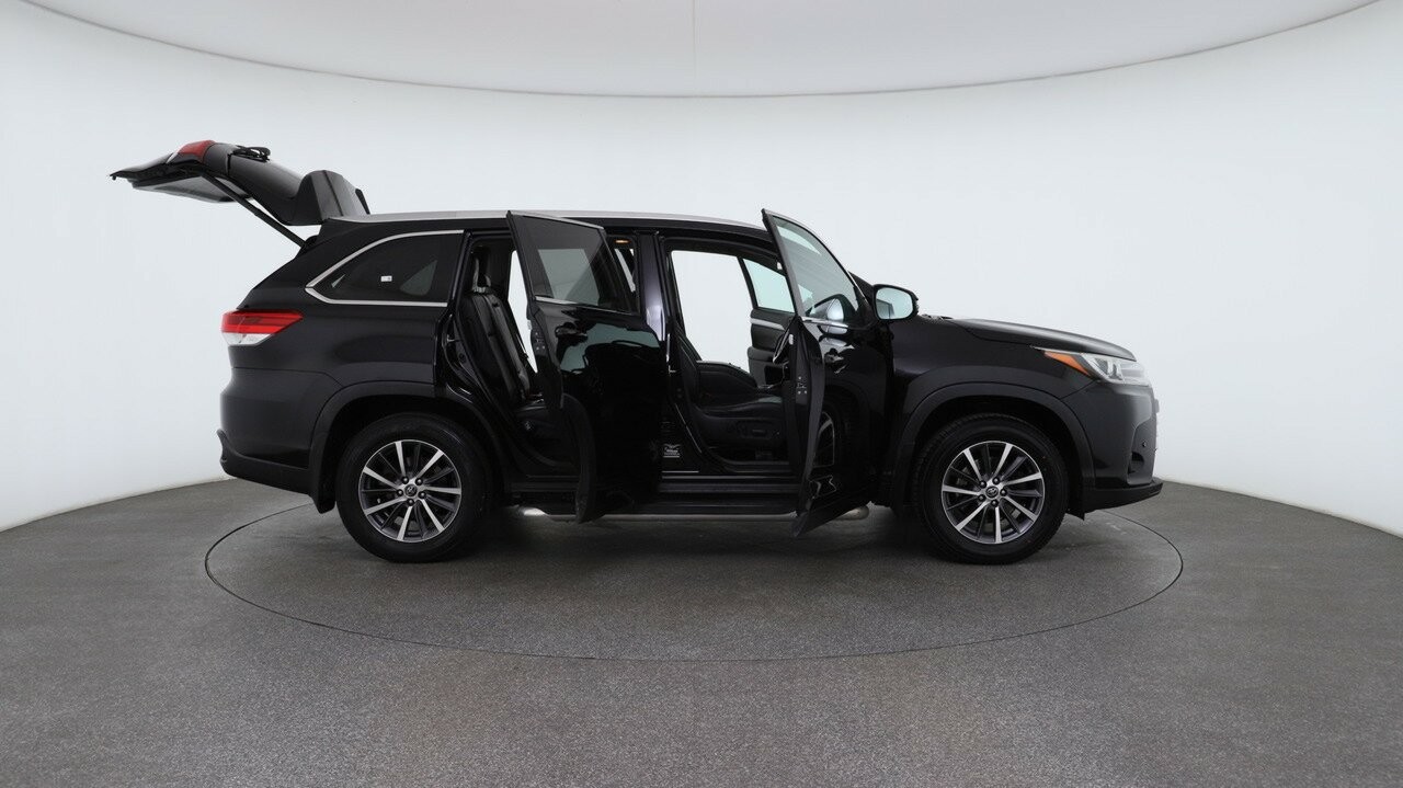 Toyota Kluger image 4