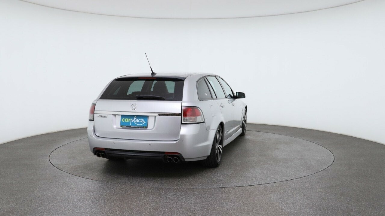 Holden Commodore image 3
