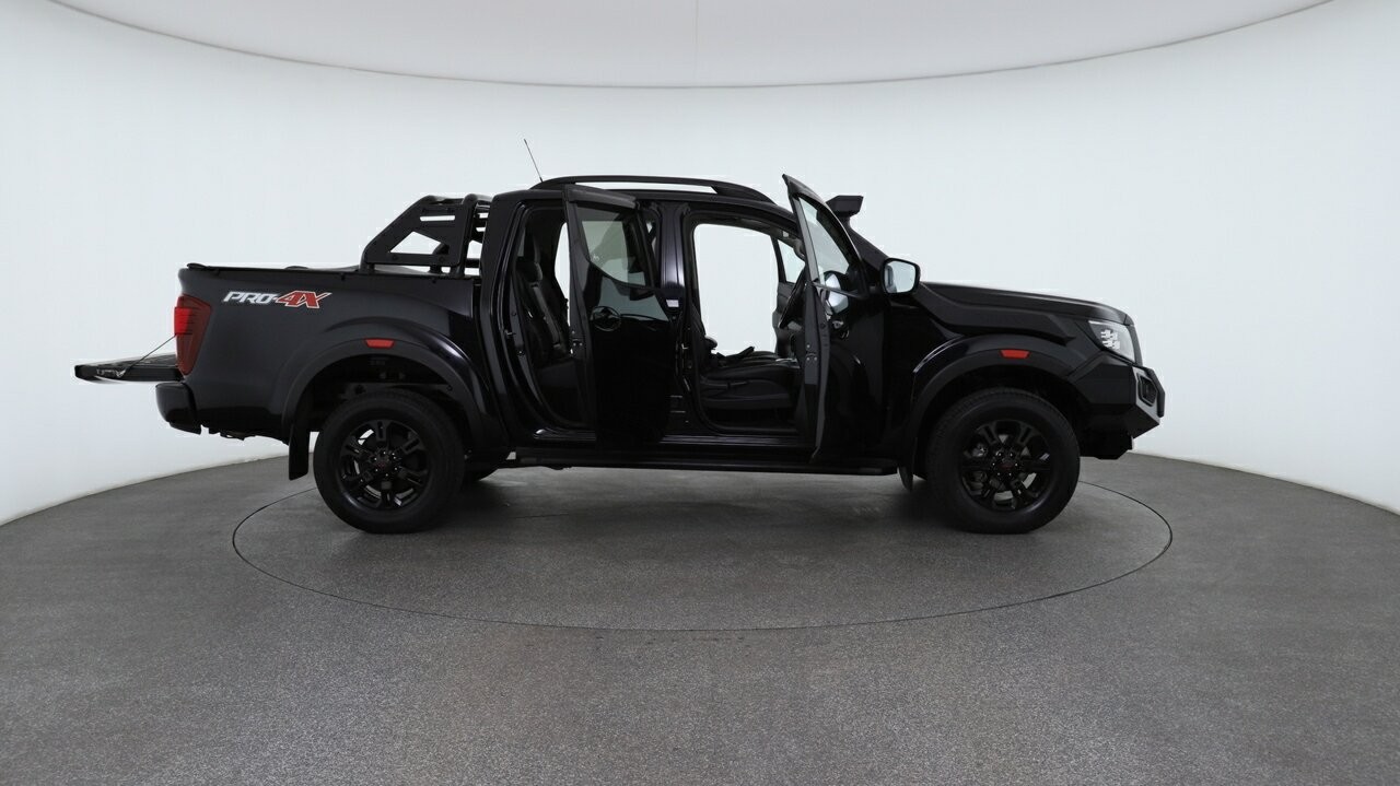 Nissan Navara image 4