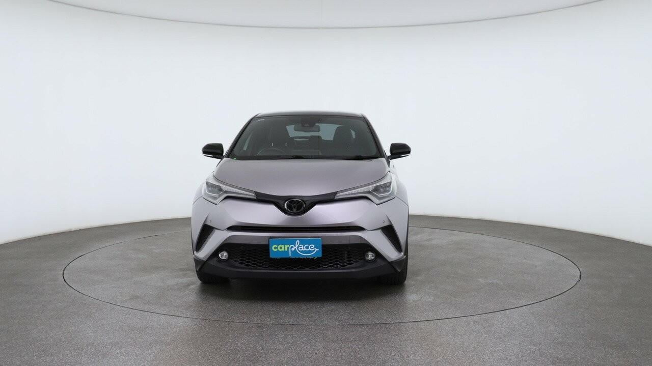 Toyota C-hr image 2