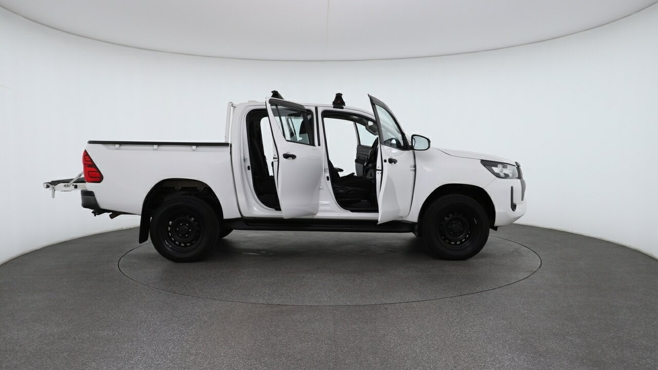Toyota Hilux image 4