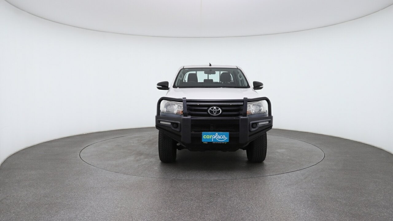 Toyota Hilux image 2