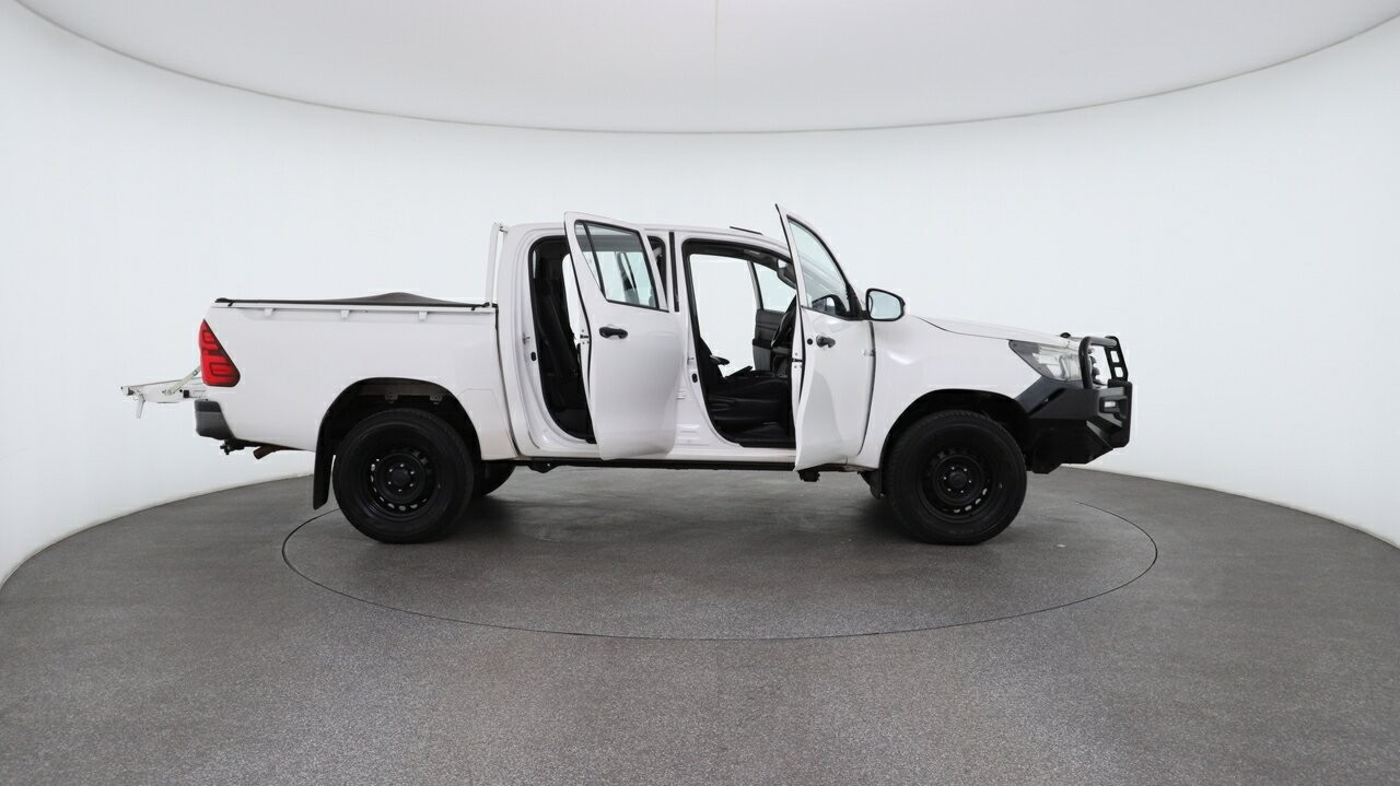Toyota Hilux image 4