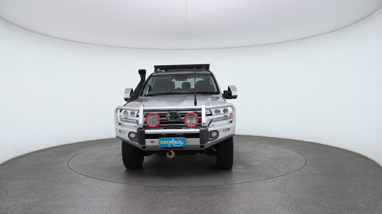 Toyota Landcruiser image 2