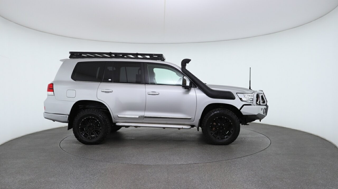 Toyota Landcruiser image 3