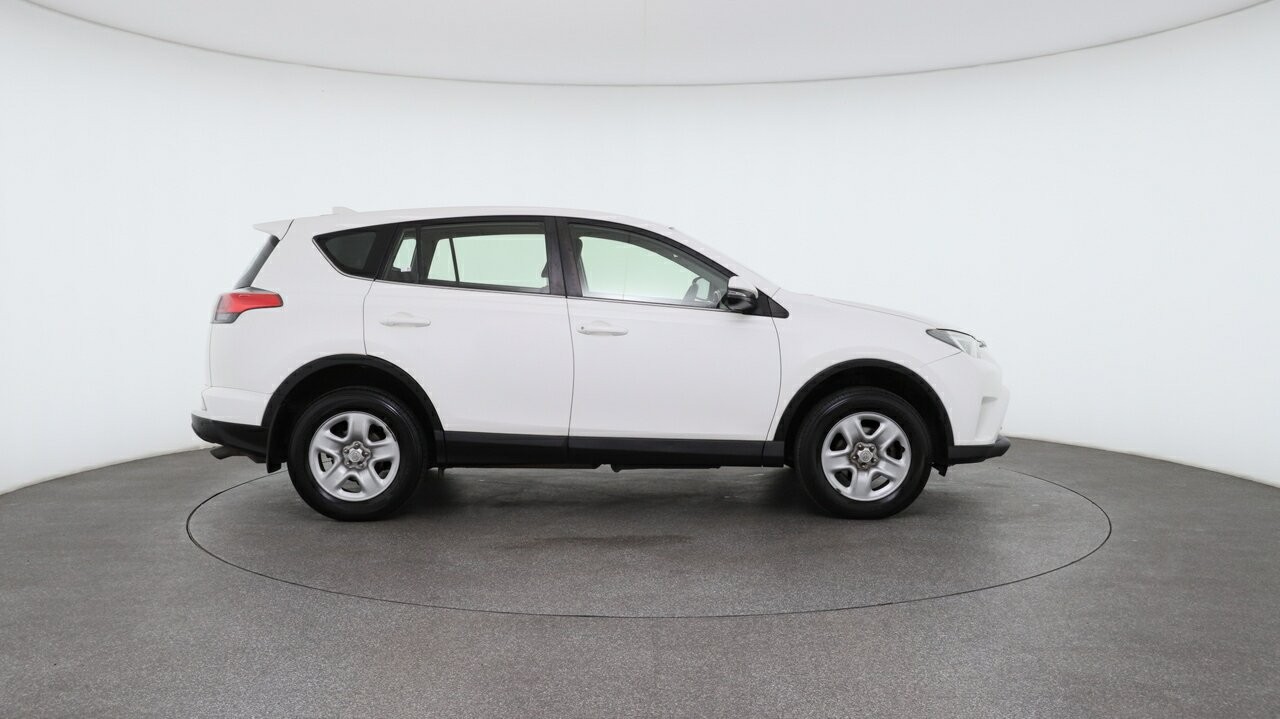 Toyota Rav4 image 3