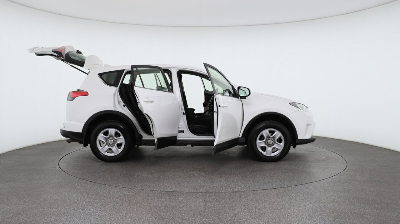 Toyota Rav4 image 4