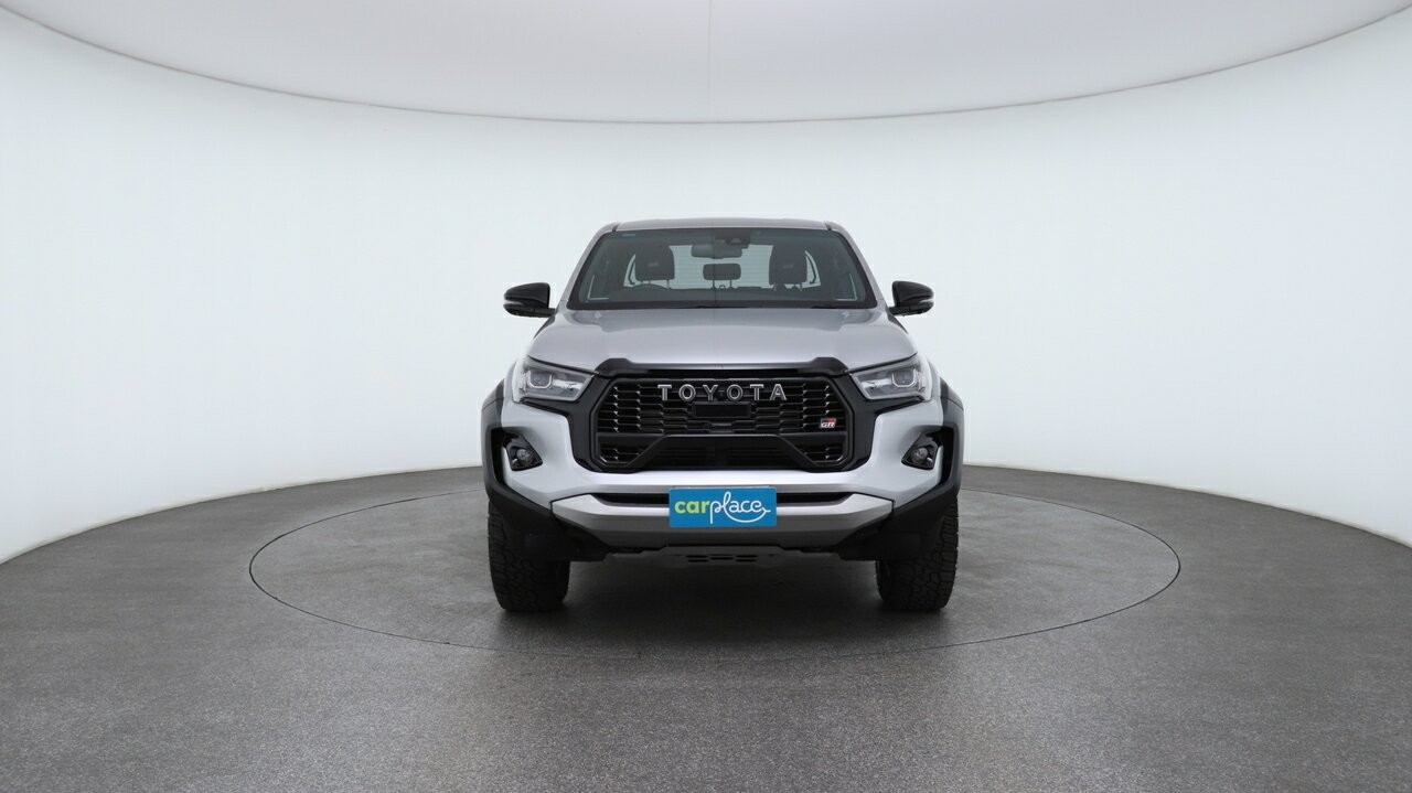 Toyota Hilux image 2