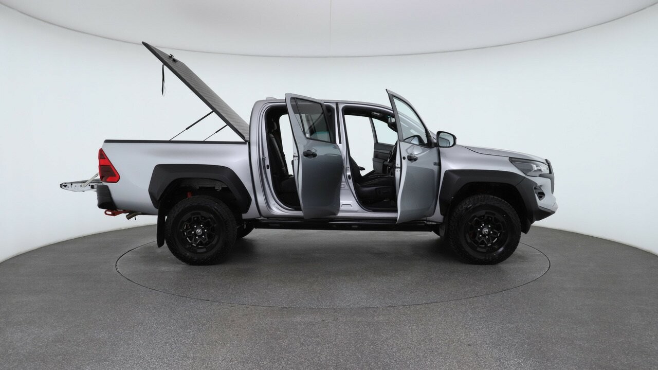 Toyota Hilux image 4