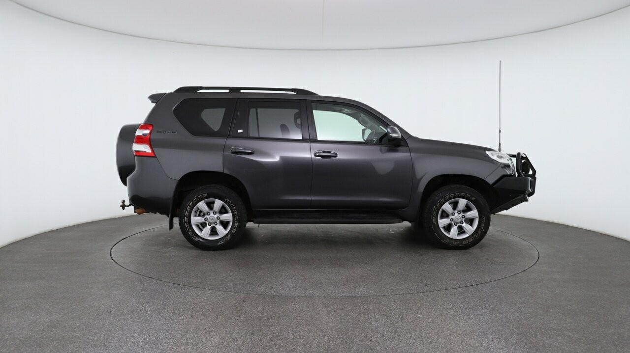 Toyota Landcruiser Prado image 3