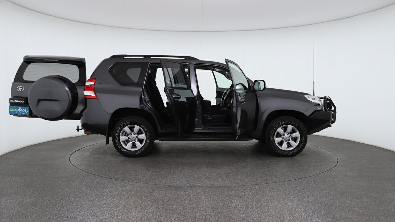 Toyota Landcruiser Prado image 4