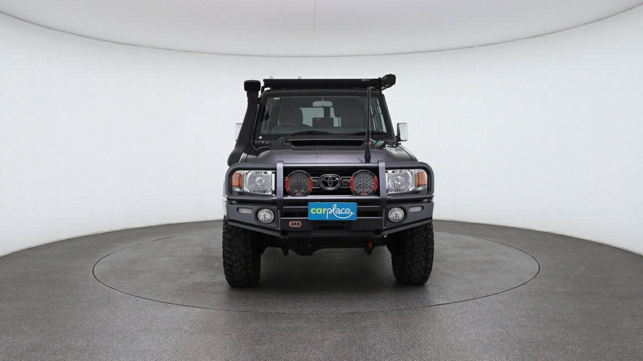 Toyota Landcruiser image 2