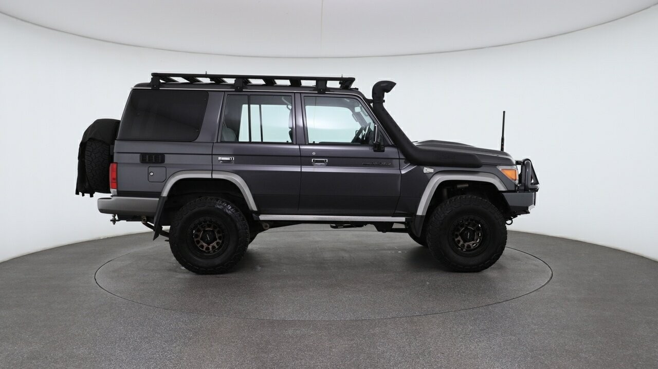 Toyota Landcruiser image 3