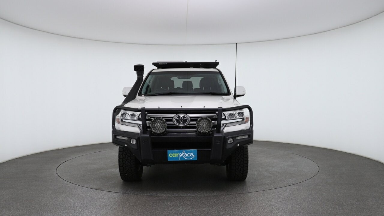 Toyota Landcruiser image 2