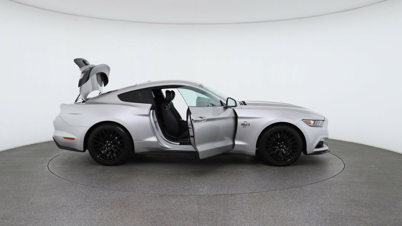 Ford Mustang image 4