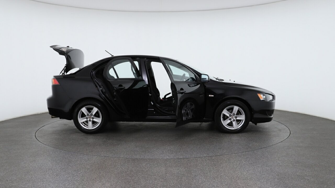 Mitsubishi Lancer image 4