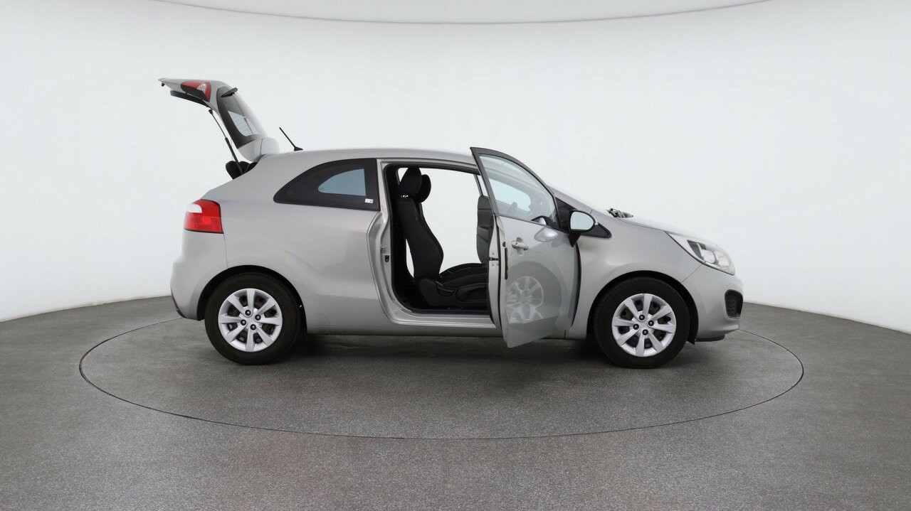 Kia Rio image 4