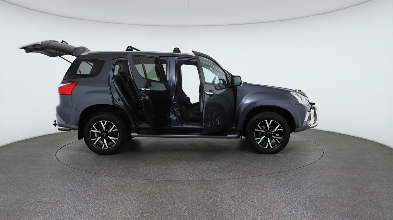 Isuzu Mu-x image 4