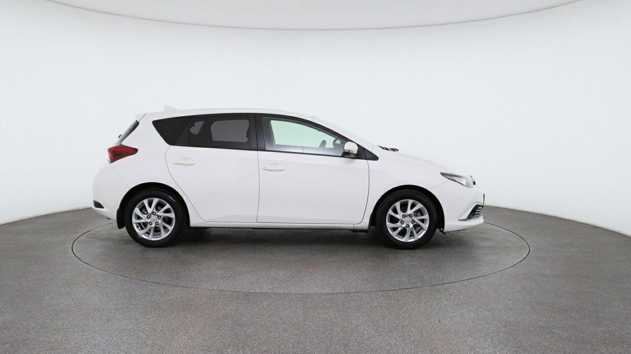 Toyota Corolla image 3