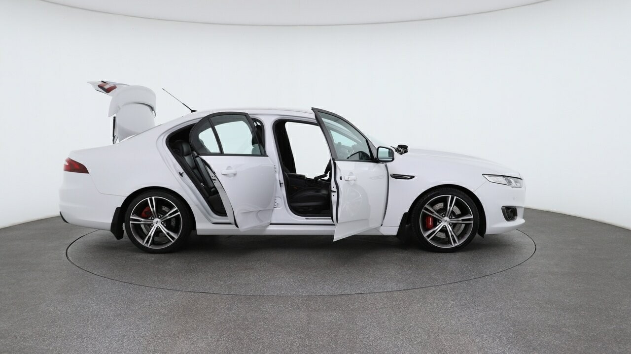Ford Falcon image 4