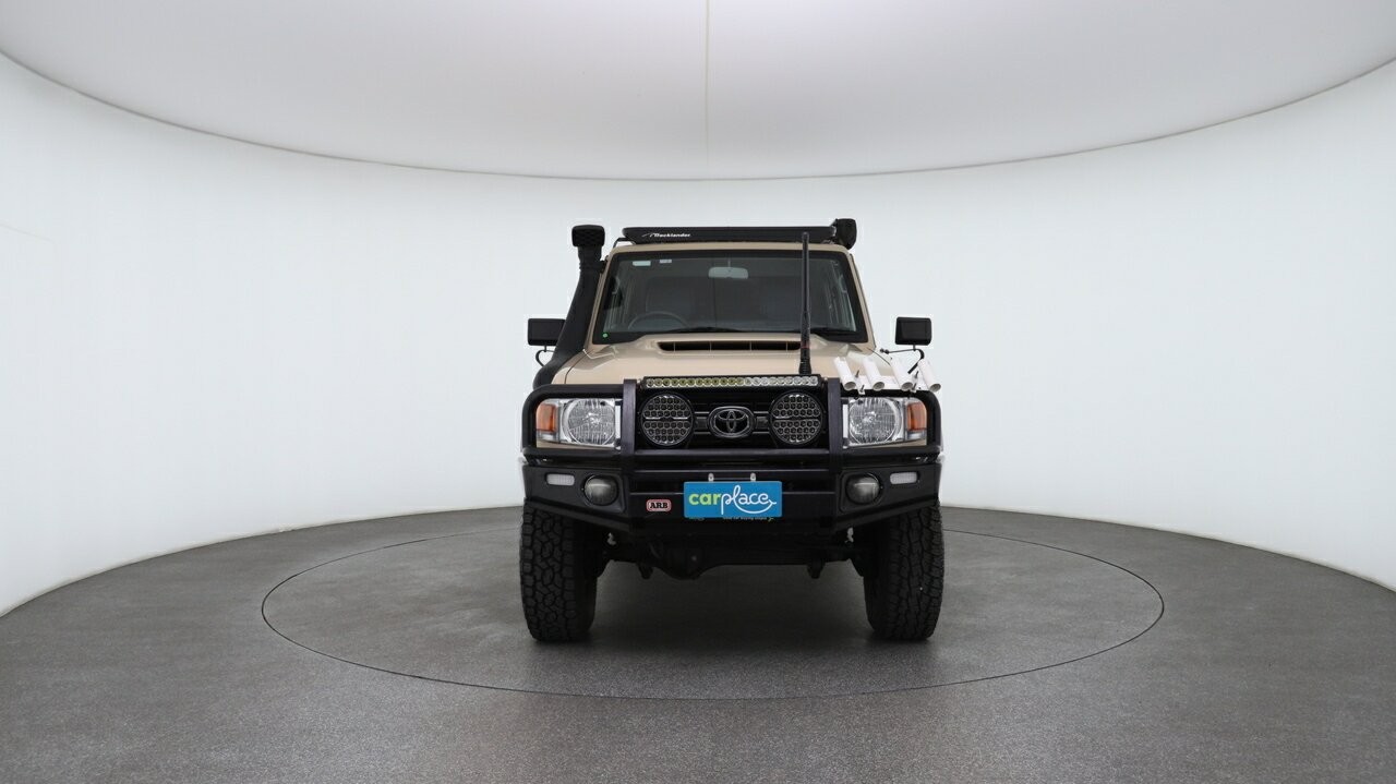 Toyota Landcruiser image 2