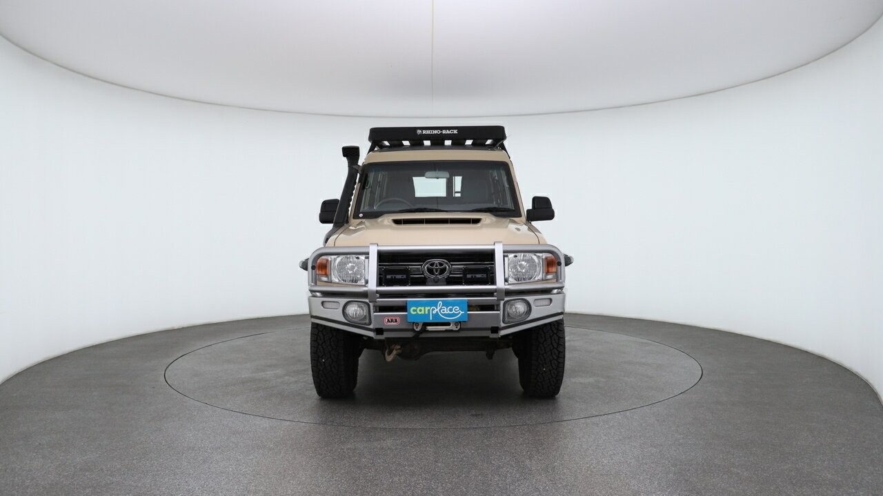 Toyota Landcruiser image 2