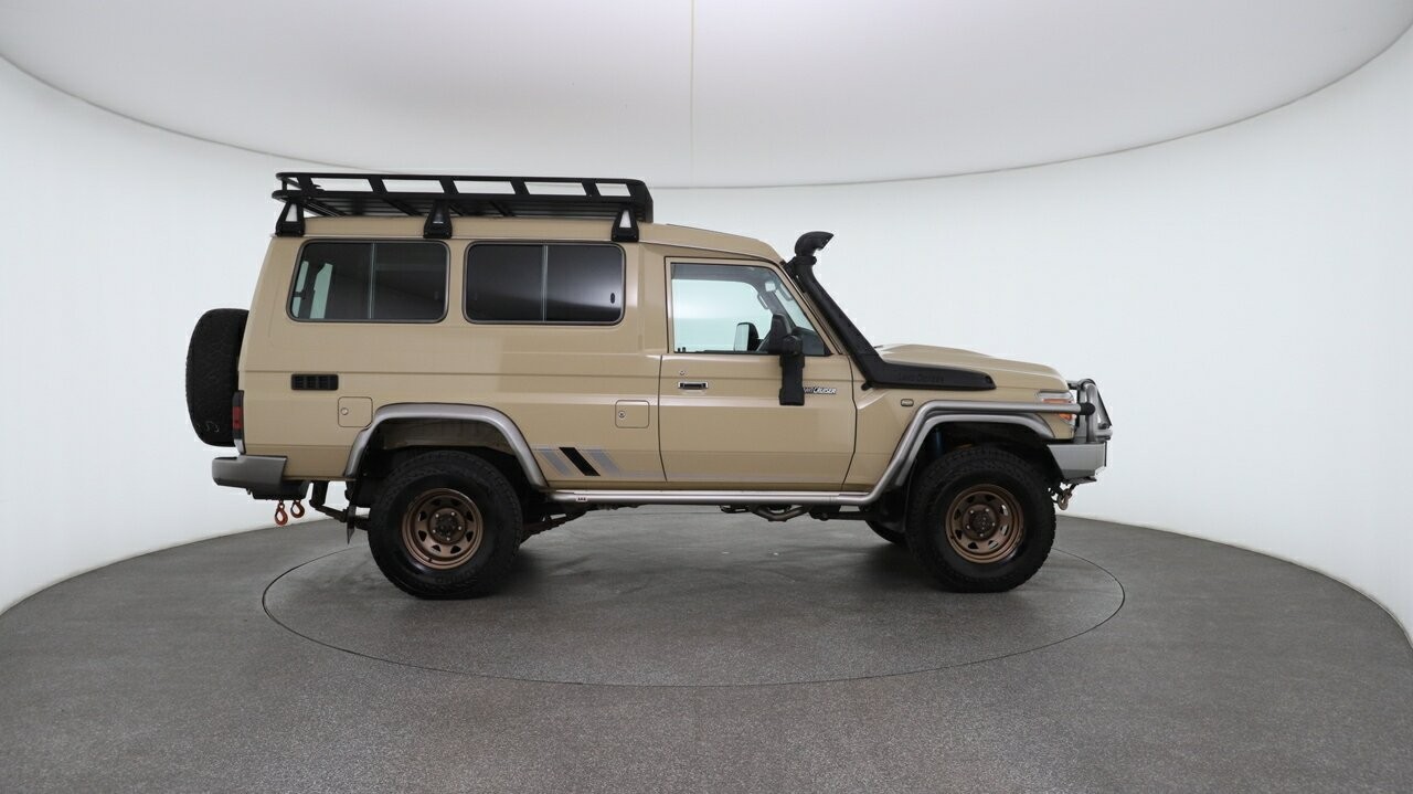 Toyota Landcruiser image 3
