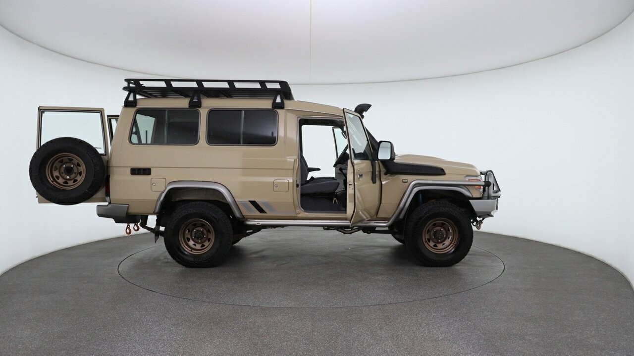 Toyota Landcruiser image 4