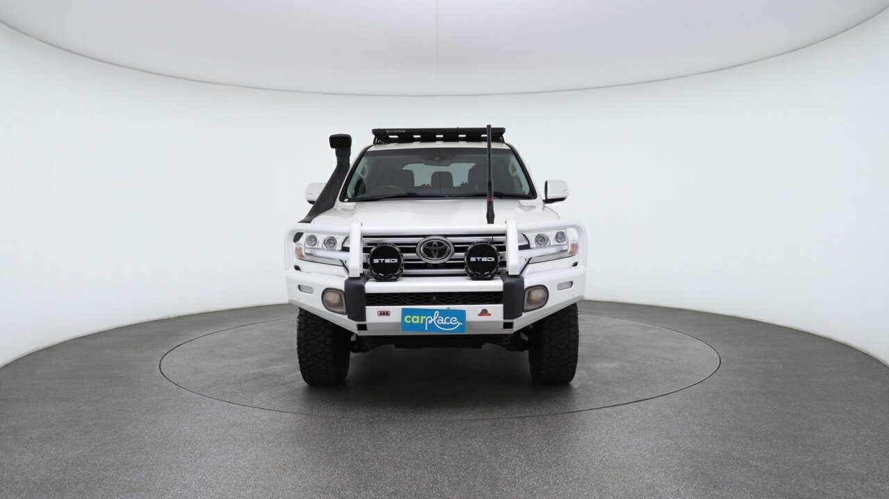 Toyota Landcruiser image 2